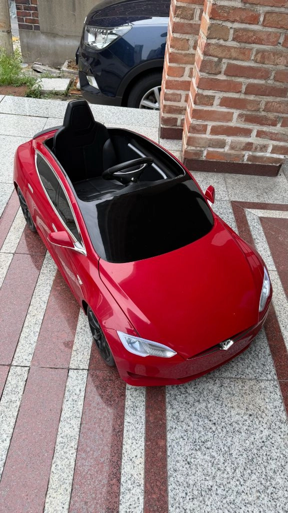 [희귀/정상작동] TESLA Model S 어린이 전동차 / Radio Flyer Tesla 공식제품 이미지