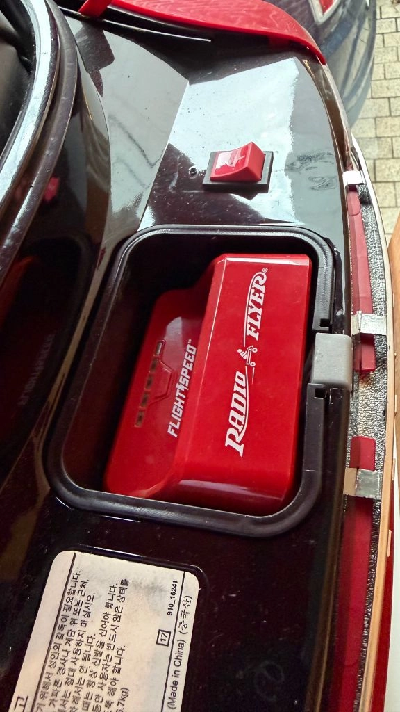 [희귀/정상작동] TESLA Model S 어린이 전동차 / Radio Flyer Tesla 공식제품 이미지