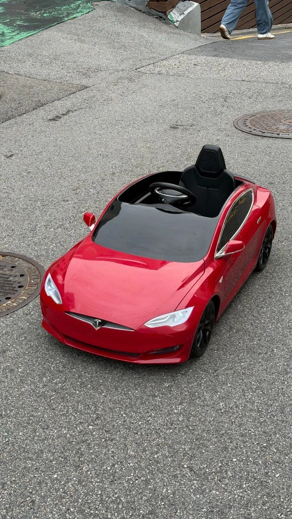 [희귀/정상작동] TESLA Model S 어린이 전동차 / Radio Flyer Tesla 공식제품 이미지
