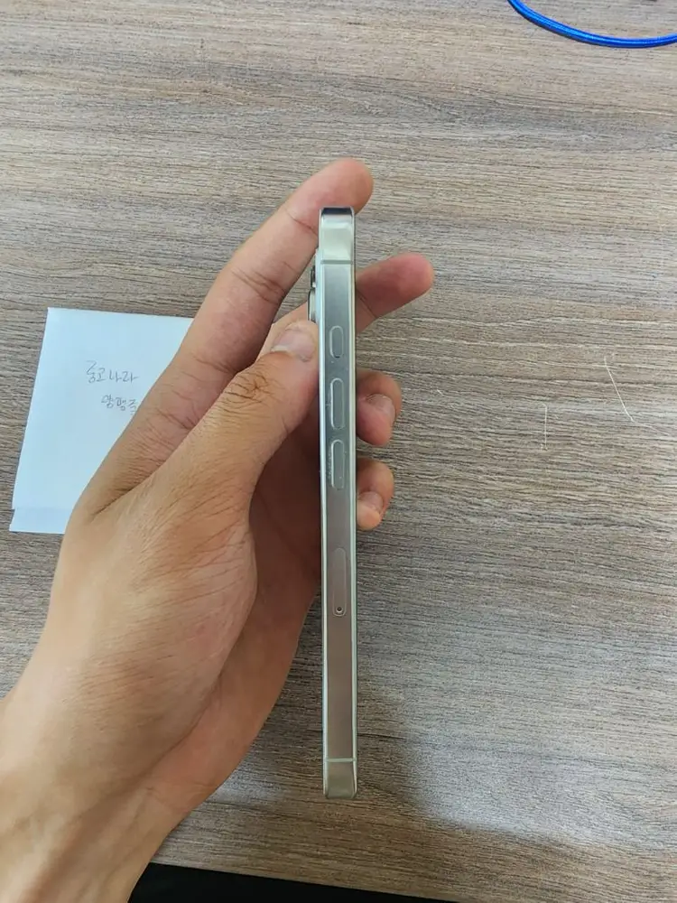 아이폰 16프로 128GB 화이트 이미지