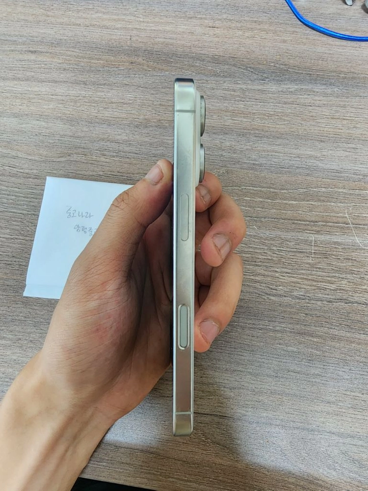 아이폰 16프로 128GB 화이트 이미지