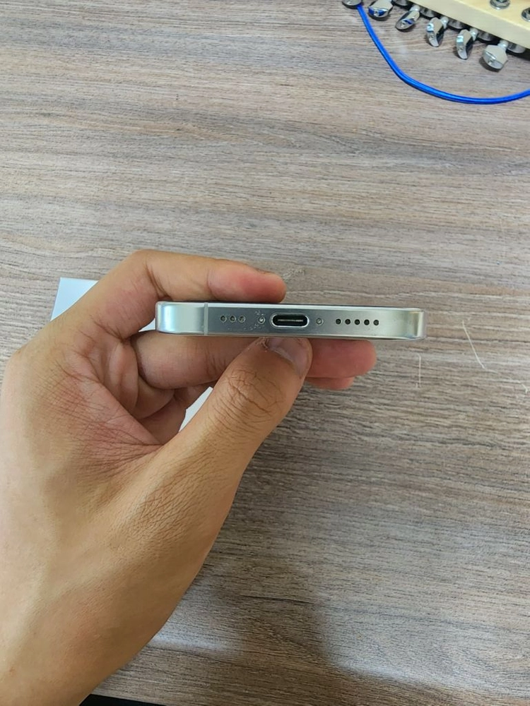 아이폰 16프로 128GB 화이트 이미지
