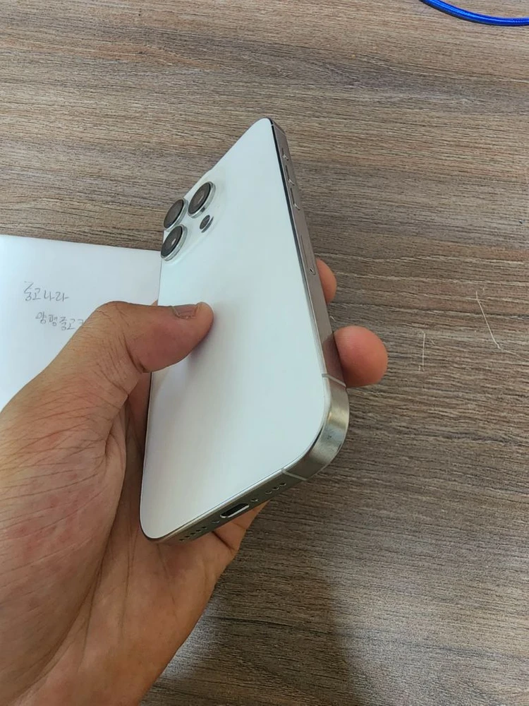 아이폰 16프로 128GB 화이트 이미지