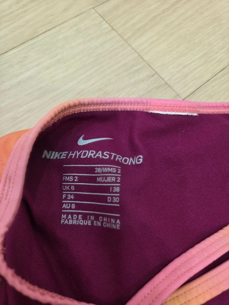 나이키 컷아웃 로투스 28 이미지