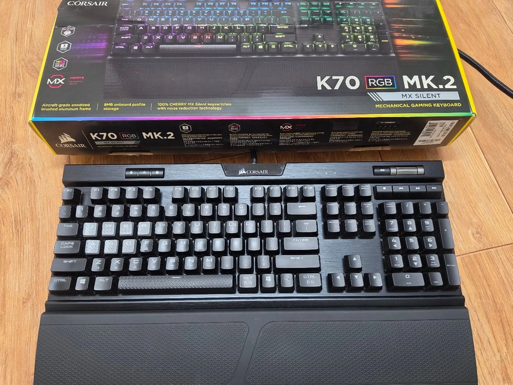 커세어 k70 기계식 키보드 이미지