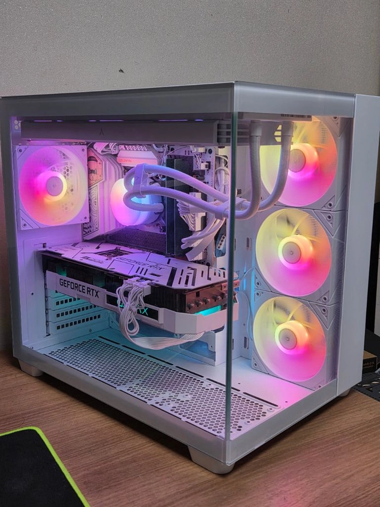 인텔 i7-13700F / DDR5 32gb / rtx3080 화이트 컴퓨터 급처 이미지