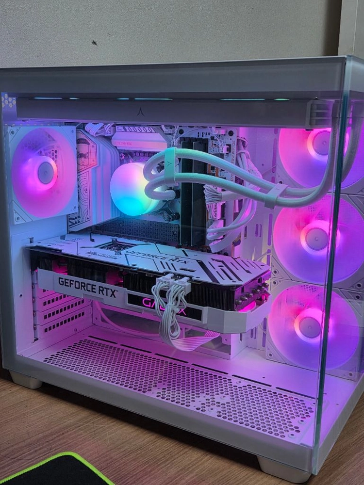 인텔 i7-13700F / DDR5 32gb / rtx3080 화이트 컴퓨터 급처 이미지