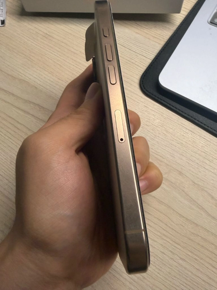 S급 아이폰 16pro 128GB 데저트 티타늄 자급제 풀박스 이미지