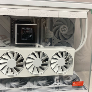 9070xt,9800x3d 화이트 감성 성능 게이밍 pc 컴퓨터 데스크탑 본체 이미지