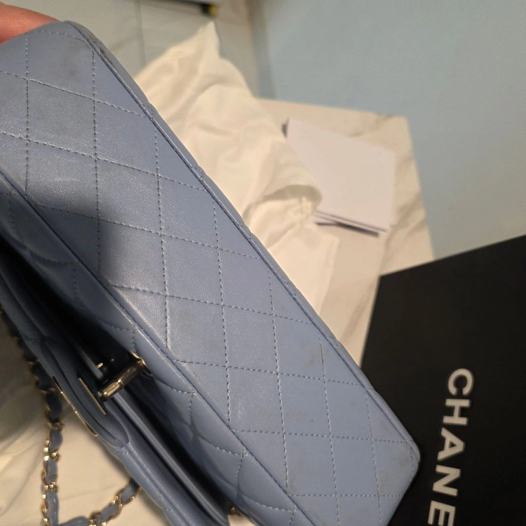 샤넬 클래식 미듐 램스킨 라벤더 블루백 25.5cm 이미지