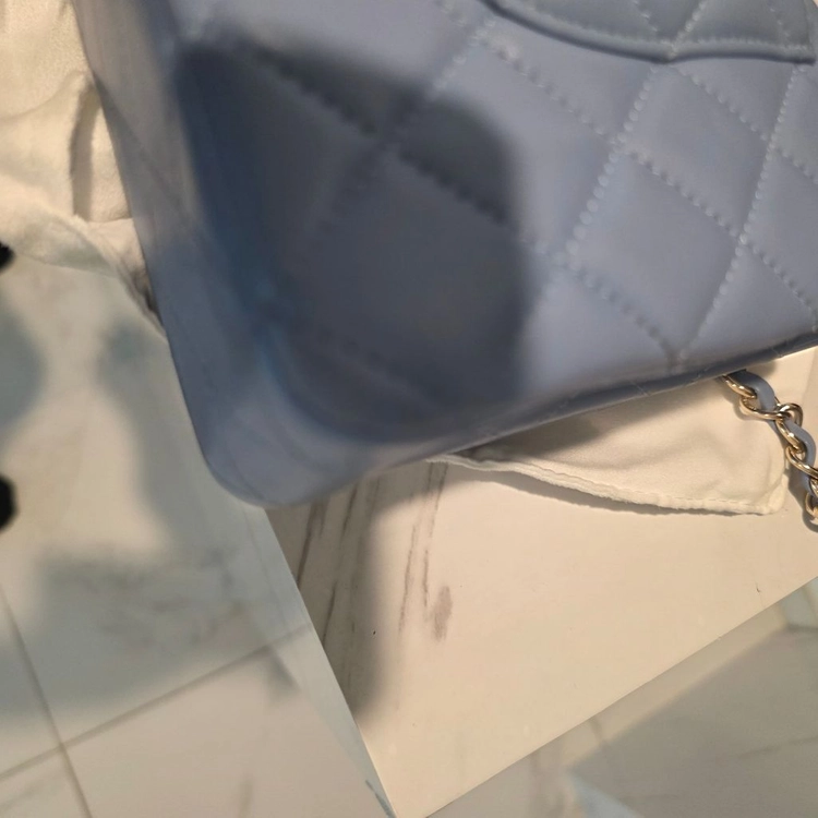 샤넬 클래식 미듐 램스킨 라벤더 블루백 25.5cm 이미지