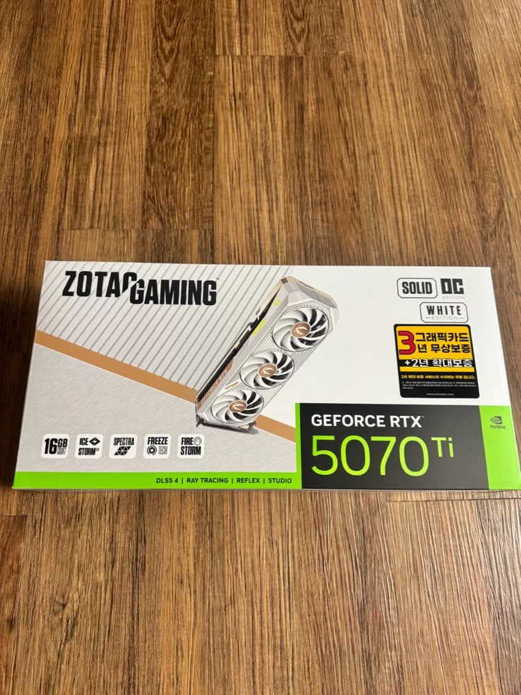 RTX 5070 Ti 그래픽카드 이미지