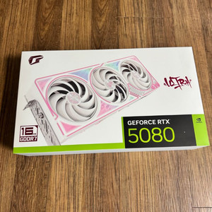 RTX 5080 그래픽카드 핑크 에디션 이미지