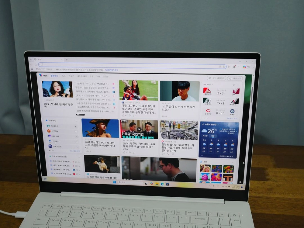 16인치 엘지 노트북 2024 그램 프로16 16GB램 512GB 16ZD90SP-GX76K 이미지