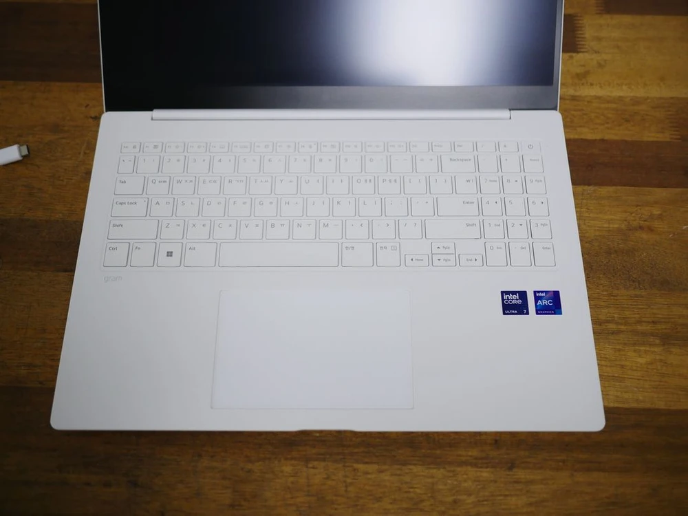 16인치 엘지 노트북 2024 그램 프로16 16GB램 512GB 16ZD90SP-GX76K 이미지