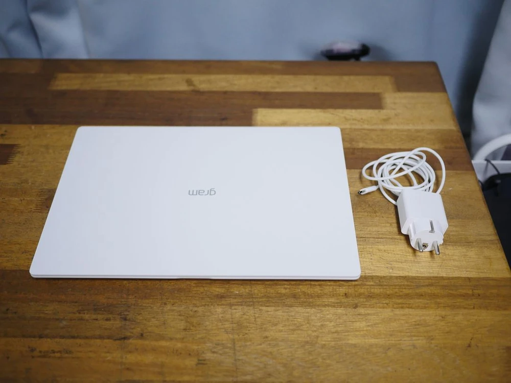 16인치 엘지 노트북 2024 그램 프로16 16GB램 512GB 16ZD90SP-GX76K 이미지