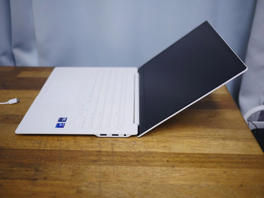 16인치 엘지 노트북 2024 그램 프로16 16GB램 512GB 16ZD90SP-GX76K 이미지