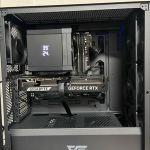 7800X3D RTX5070 32GB 1TB 개인 게이밍 PC 컴퓨터 본체 팔아요 이미지