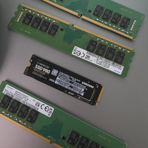 DDR4 메모리 16GB 3200 3개 판매합니다. 이미지