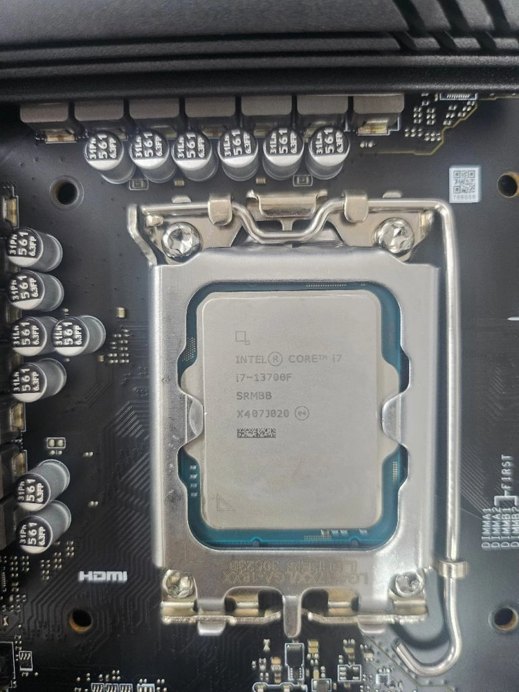 i7 13700f + msi b660m 박격포 이미지