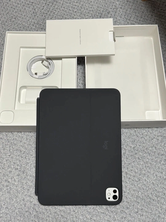 아이패드 프로 11 M5 256GB Wi-F 판매 실버 (로지텍콤보키보드,애플케 포함) 이미지