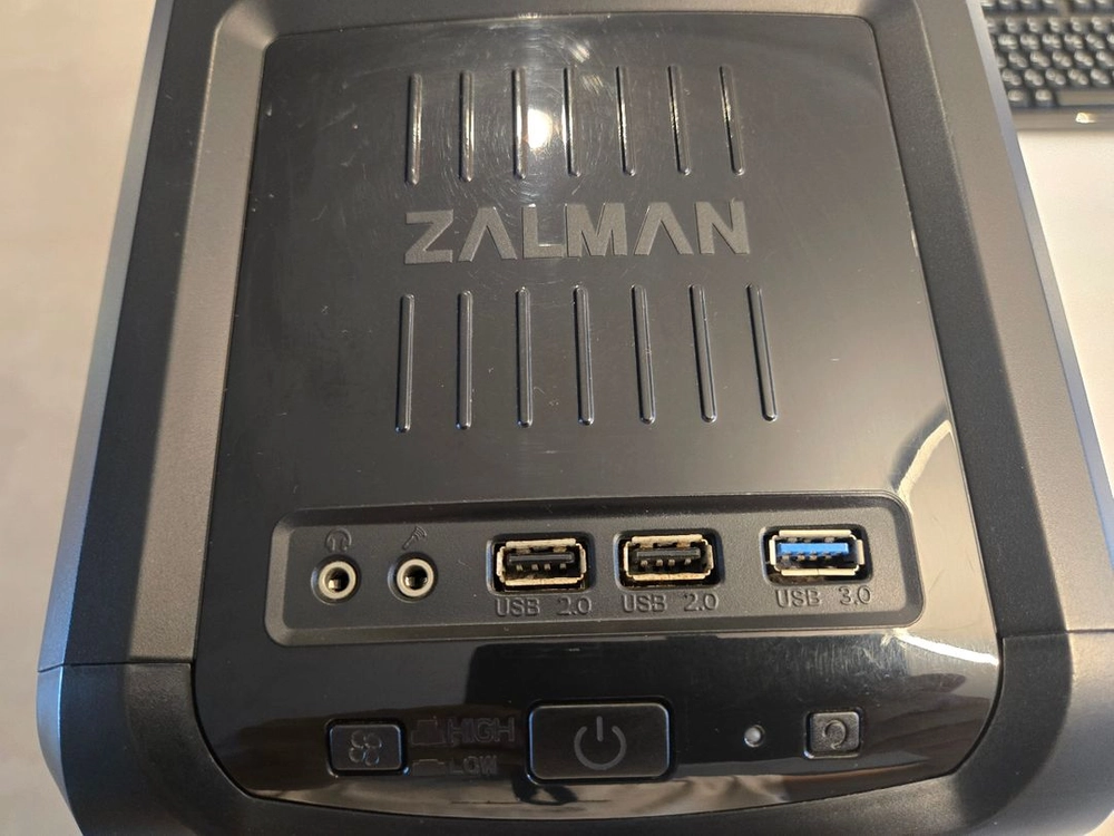 라이젠3 3200G,램16GB,SSD삼성evo250GB,파워500W,잘만 Z3 PLUS케이스 이미지