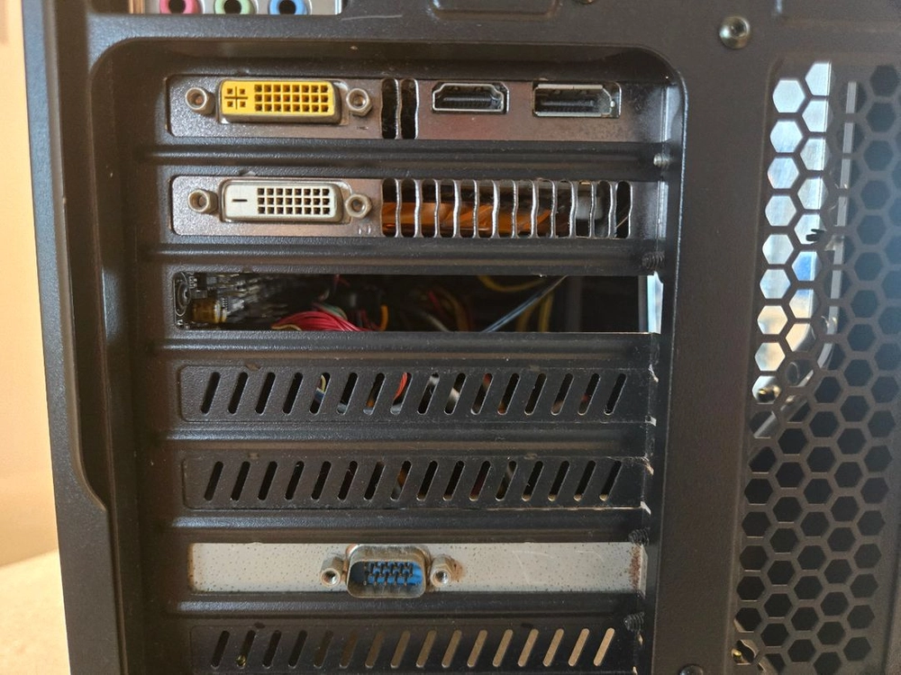 라이젠3 3200G,램16GB,SSD삼성evo250GB,파워500W,잘만 Z3 PLUS케이스 이미지