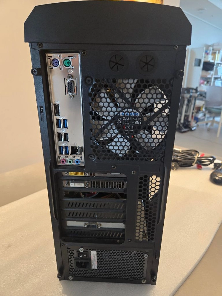 라이젠3 3200G,램16GB,SSD삼성evo250GB,파워500W,잘만 Z3 PLUS케이스 이미지