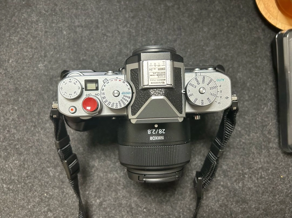 니콘 Zf 40mm f/2 SE Kit 실버 이미지