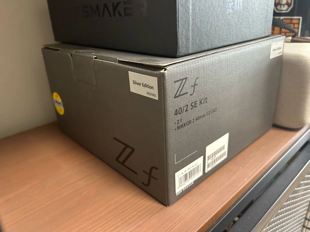 니콘 Zf 40mm f/2 SE Kit 실버 이미지