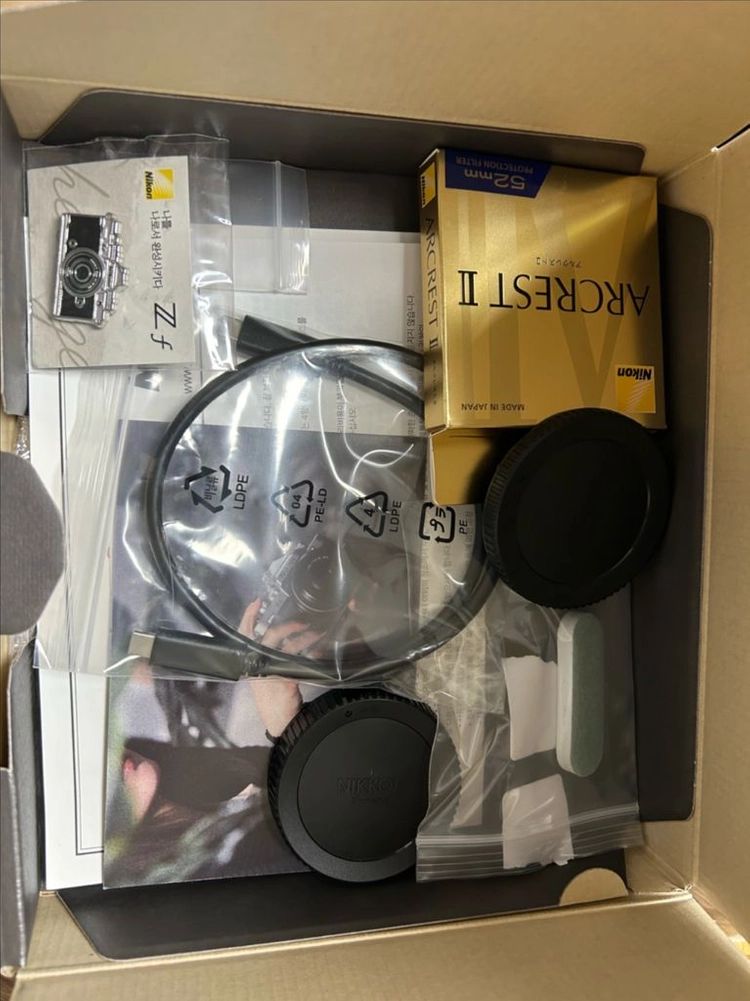 니콘 Zf 40mm f/2 SE Kit 실버 이미지