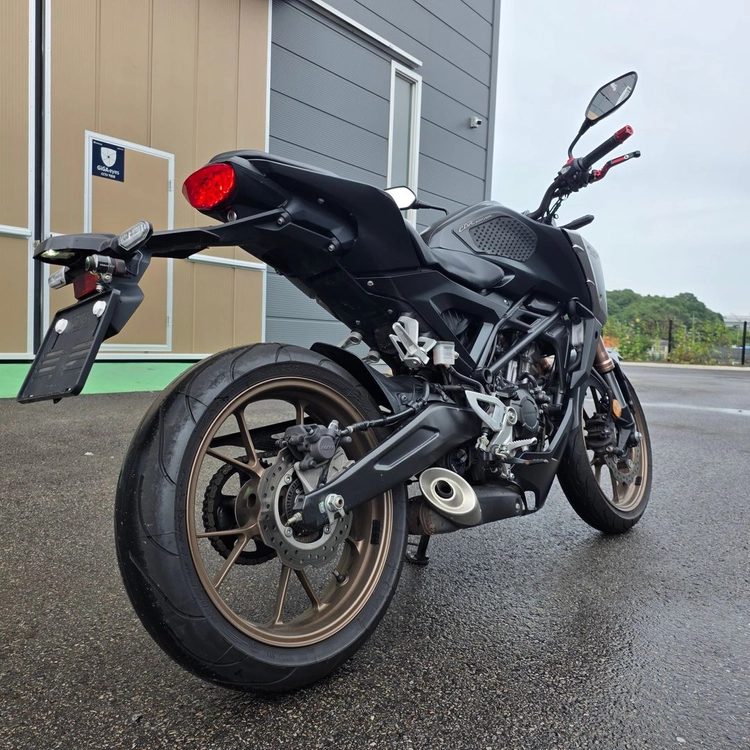 [혼다]cb125r 21년식 2만키로 2채널블박 깔끔한 바이크 저렴하게 판매합니다 이미지