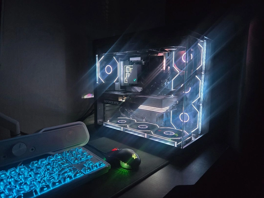 라이젠 7 7800X3D RTX 5070 32G 1TB 게이밍 컴퓨터 본체 이미지
