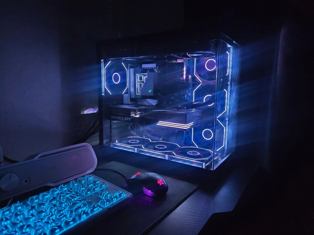 라이젠 7 7800X3D RTX 5070 32G 1TB 게이밍 컴퓨터 본체 이미지