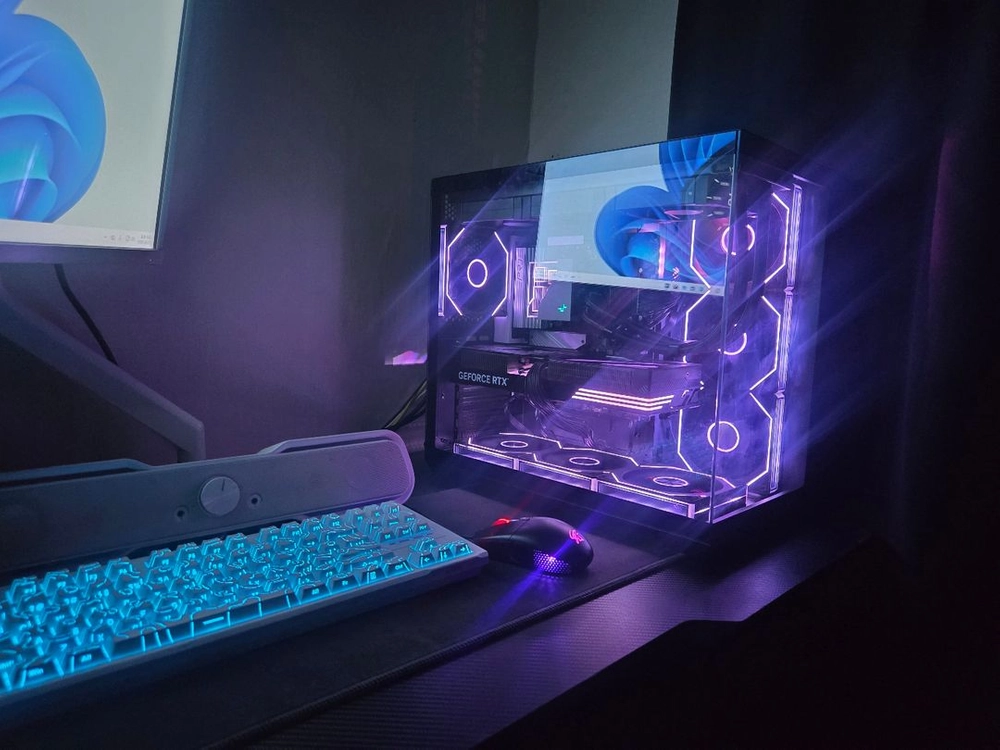 라이젠 7 7800X3D RTX 5070 32G 1TB 게이밍 컴퓨터 본체 이미지