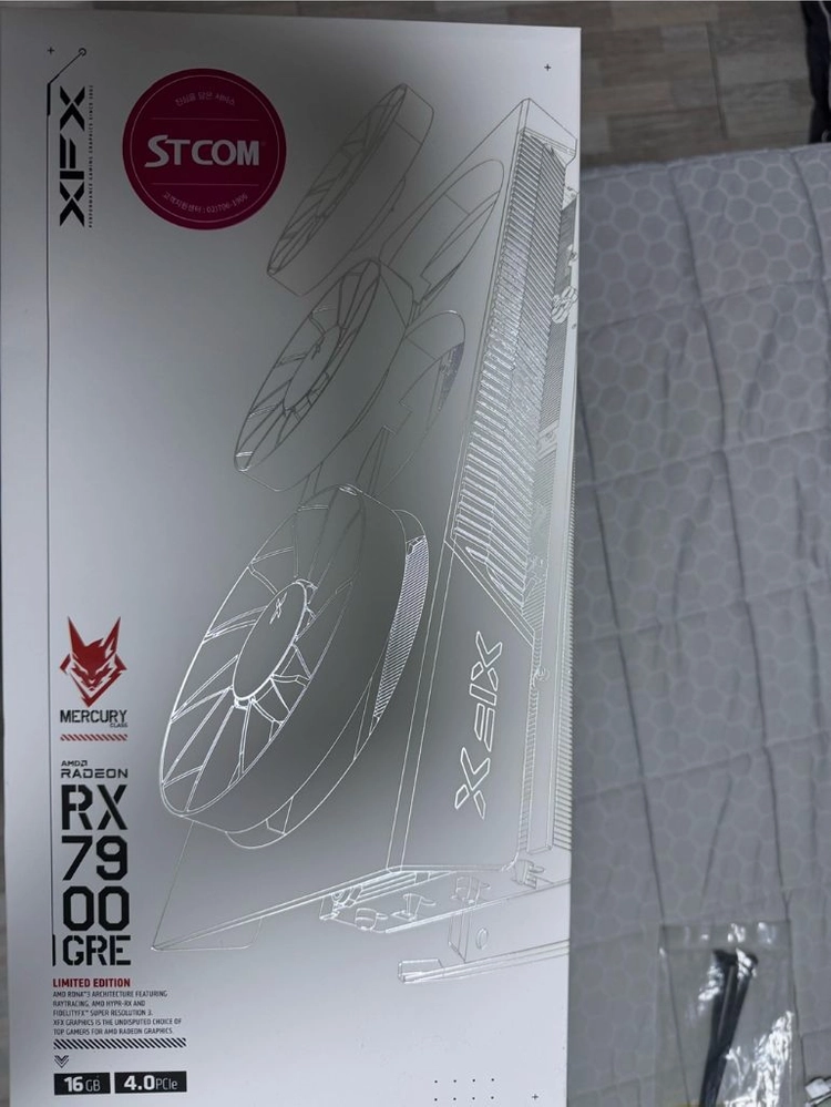 XFX RX 7900 GRE 마그네틱에어 화이트 그래픽카드 이미지