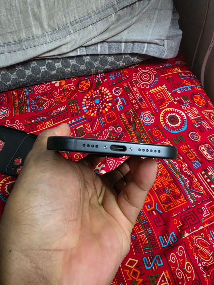 애플 아이폰 15 플러스 128GB 블랙 새 휴대폰 이미지
