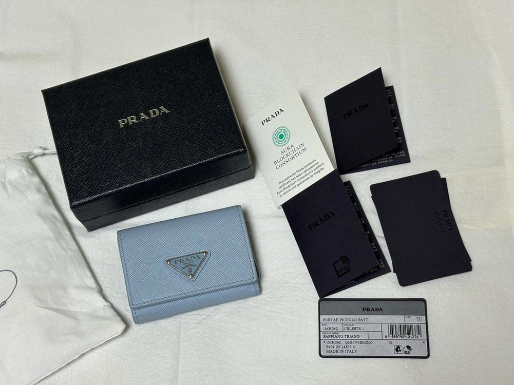프라다 사피아노 3단 반지갑 스카이블루 PRADA 1MH042 F0EMZ - 안심되는 중고거래