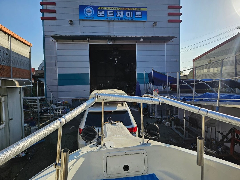 낚시보트23피트. 150마력x2 300마력 이미지