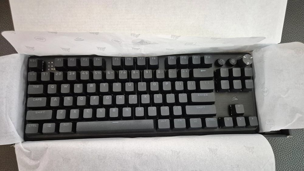 커세어 K70 CORE TKL 키보드, MM300 마우스패드 이미지
