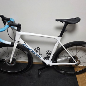 자이언트 TCR 어드밴스 1 kom 105 di2 화이트 M/L + 아비아브 에이온 카본휠셋 이미지
