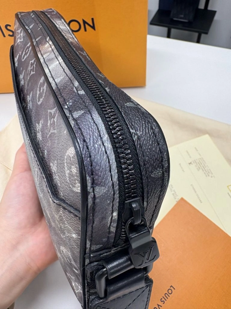 [정품/풀구성/한정판] 루이비통 갤럭시 메신저백 이미지