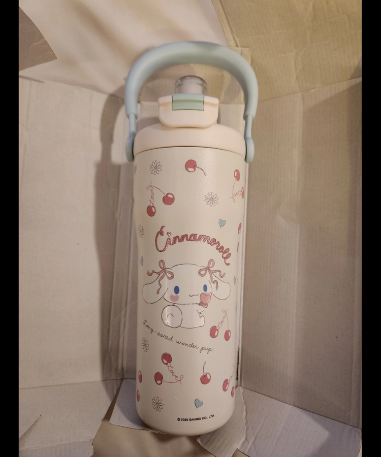 산리오 시나모롤 체리 패턴 물병 750ml 이미지