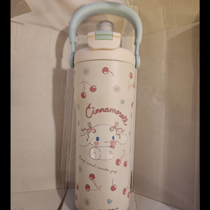산리오 시나모롤 체리 패턴 물병 750ml 이미지