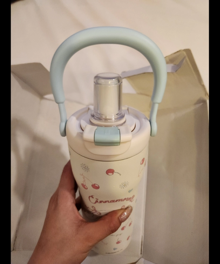 산리오 시나모롤 체리 패턴 물병 750ml 이미지
