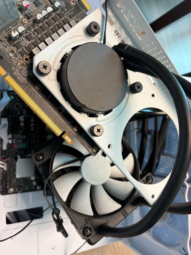 GTX1070Ti 듀얼수냉 본체 - 안심되는 중고거래
