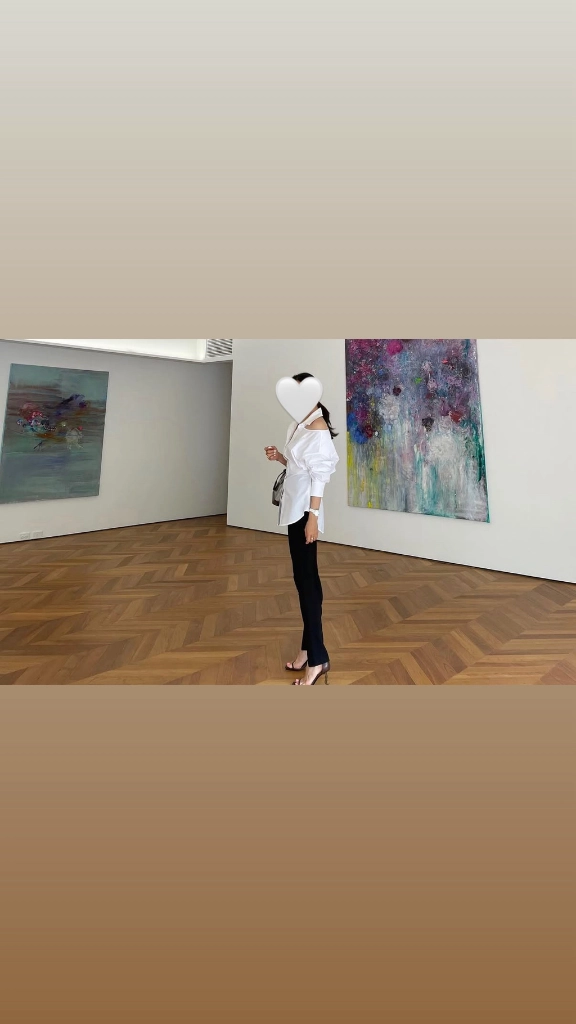 알렉산더왕 어깨트임셔츠 이미지