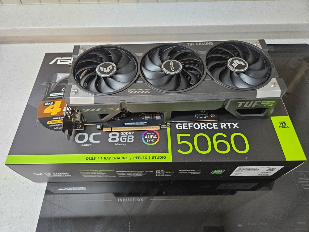 ASUS TUF Gaming 지포스 RTX 5060 OC D7 8GB 그래픽카드 판매 이미지