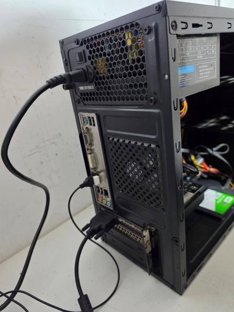 인텔 i3-8100 /D4 8램 SSD256 / 지포스1050 데스크탑 본체37만원 이미지