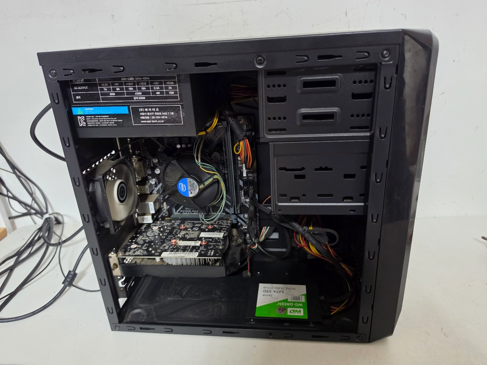 인텔 i3-8100 /D4 8램 SSD256 / 지포스1050 데스크탑 본체37만원 이미지